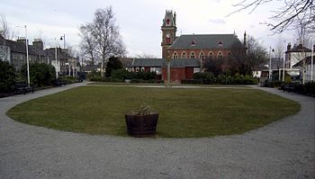 English: Wigtown market square gardens. The ga... English: Wigtown market square gardens. The ga...