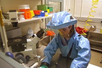 English: Biosafety level 4 hazmat suit: resear... English: Biosafety level 4 hazmat suit: resear...