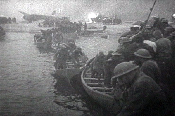 English: British troops escaping from Dunkirk ... English: British troops escaping from Dunkirk ...