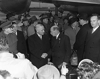 English: President Harry S. Truman (foreground... English: President Harry S. Truman (foreground...
