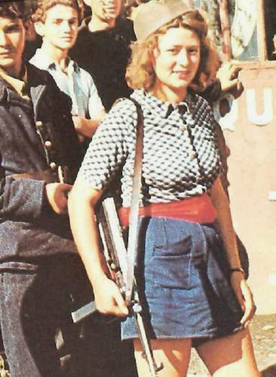 Simone Segouin with MP 40 submachine gun, Paris area, France, late Aug 1944 ww2dbase